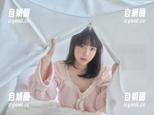 Kang Inkyung携高跟鞋美图更新，真希望我的鞋柜也能像她那么bling！